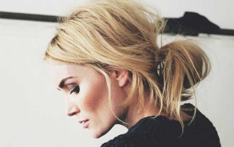 7 Monday Morning Hairstyles That You Can Do in Under 5 Minutes